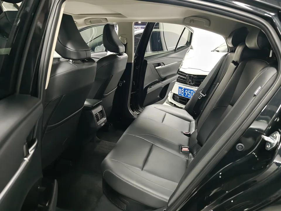 Toyota Camry Hybrid 2.0HE Elite Edition 2024 — миниатюра 4
