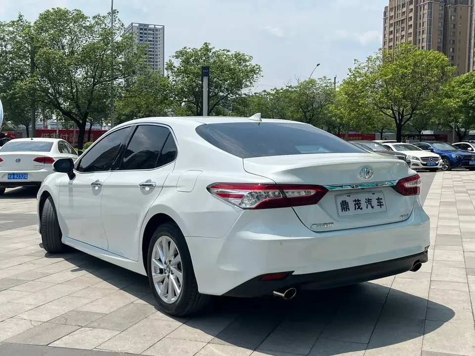 Toyota Camry 2.0G Deluxe Edition 2022 — миниатюра 2