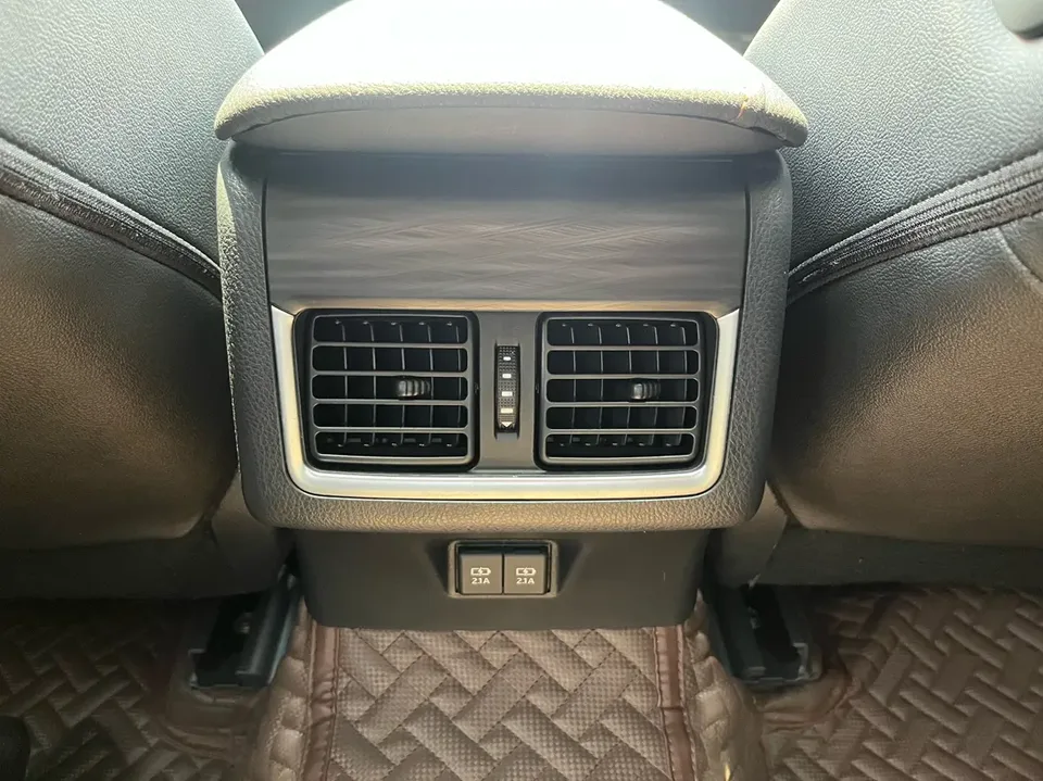 Toyota Camry 2.0G Deluxe Edition 2022 — миниатюра 3