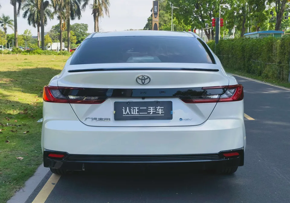 Toyota Camry 2026 Camry Hybrid 2.0HSE Sport Lite Edition 2026 — миниатюра 2