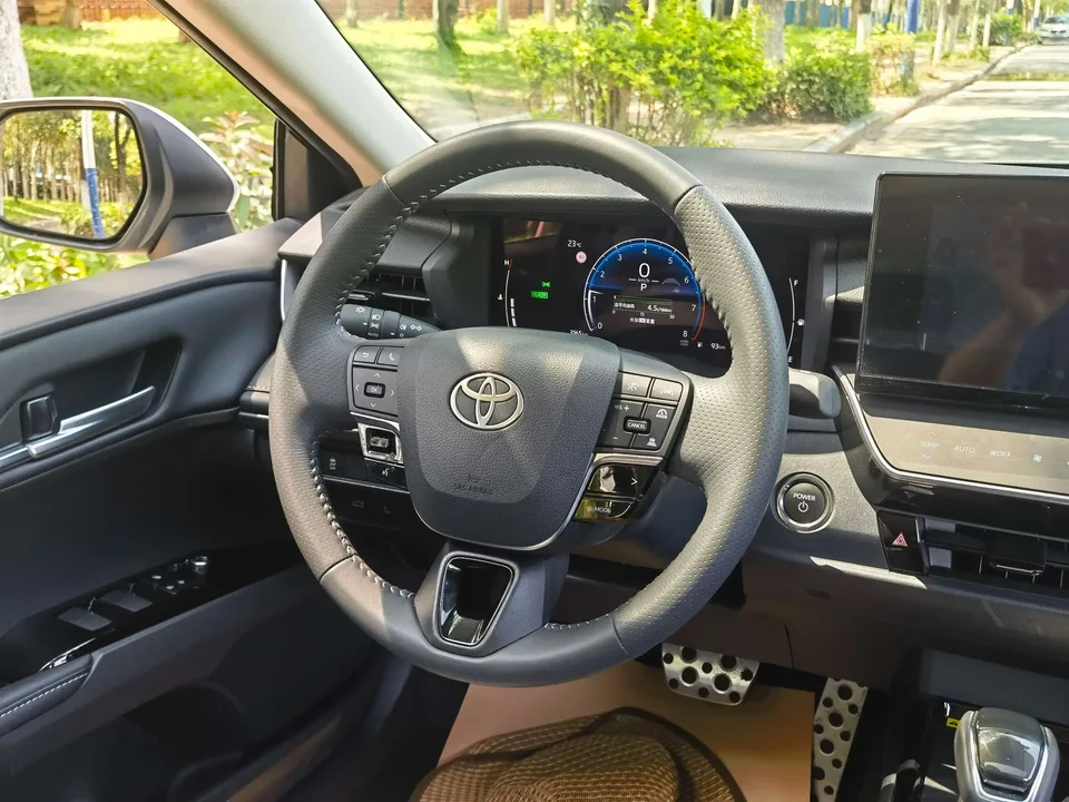 Toyota Camry 2026 Camry Hybrid 2.0HSE Sport Lite Edition 2026 — миниатюра 5