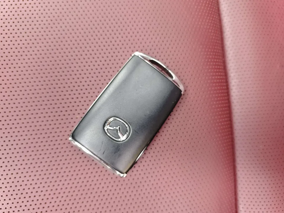 Mazda Axela 2.0L automatic premium version 2023 — thumbnail 3