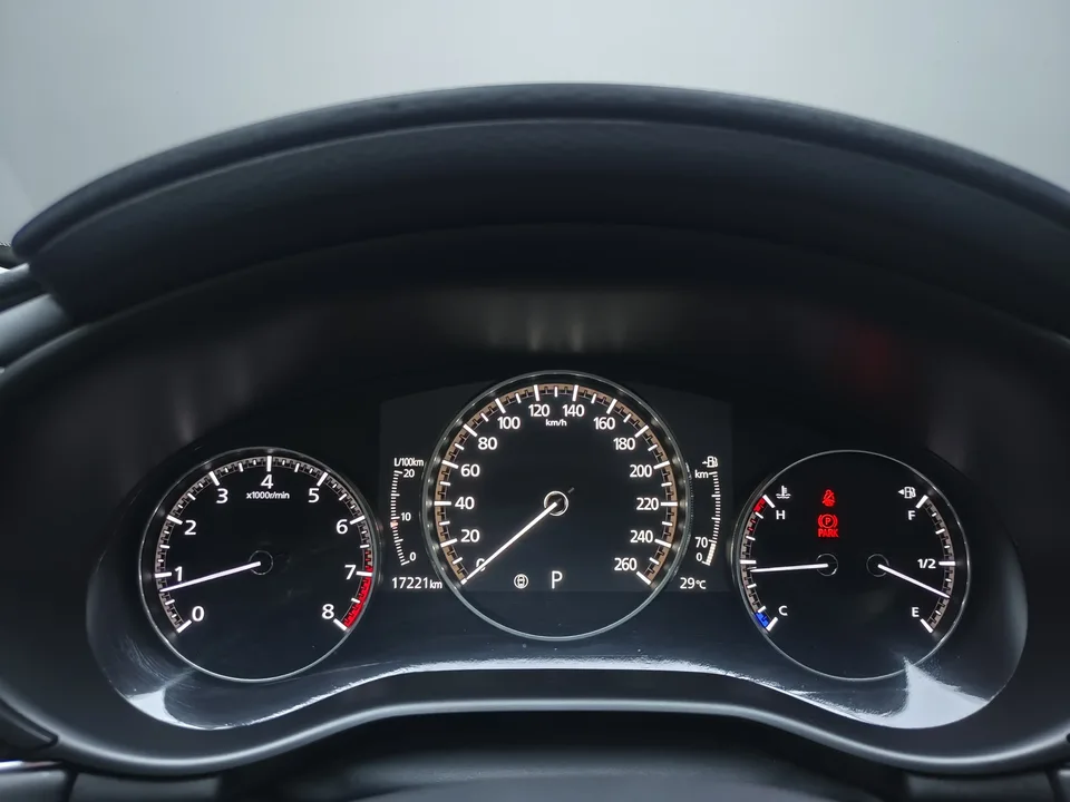 Mazda Axela 2.0L automatic premium version 2023 — thumbnail 4