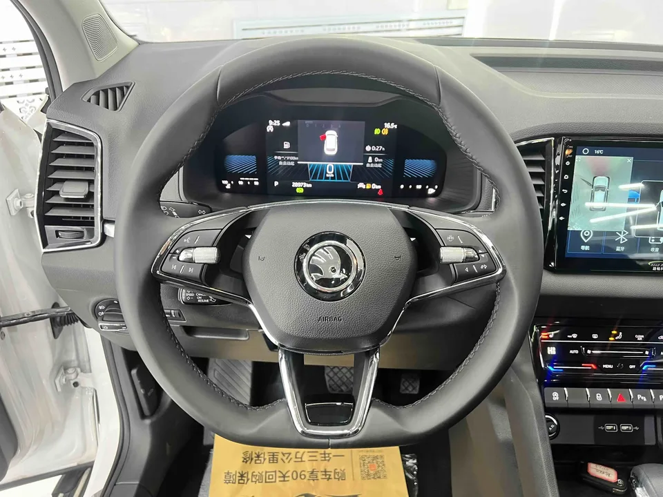 Skoda Karoq facelift TSI280 luxury version 2022 — миниатюра 4