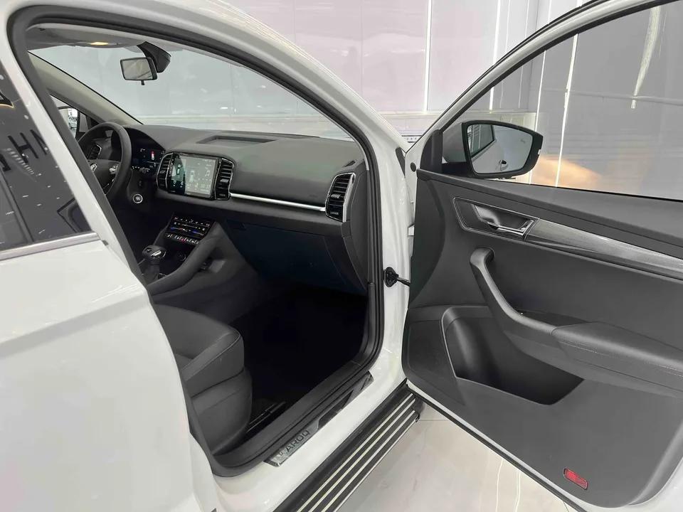 Skoda Karoq facelift TSI280 luxury version 2022 — миниатюра 5