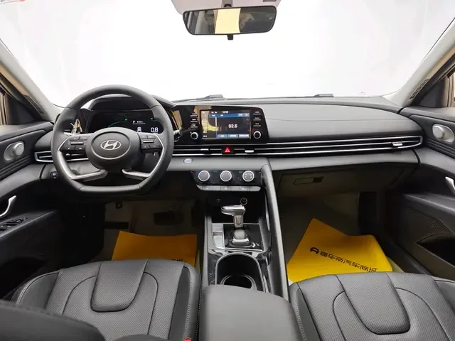 Hyundai Elantra 1.5L CVT GLX Elite Edition 2025 — миниатюра 4