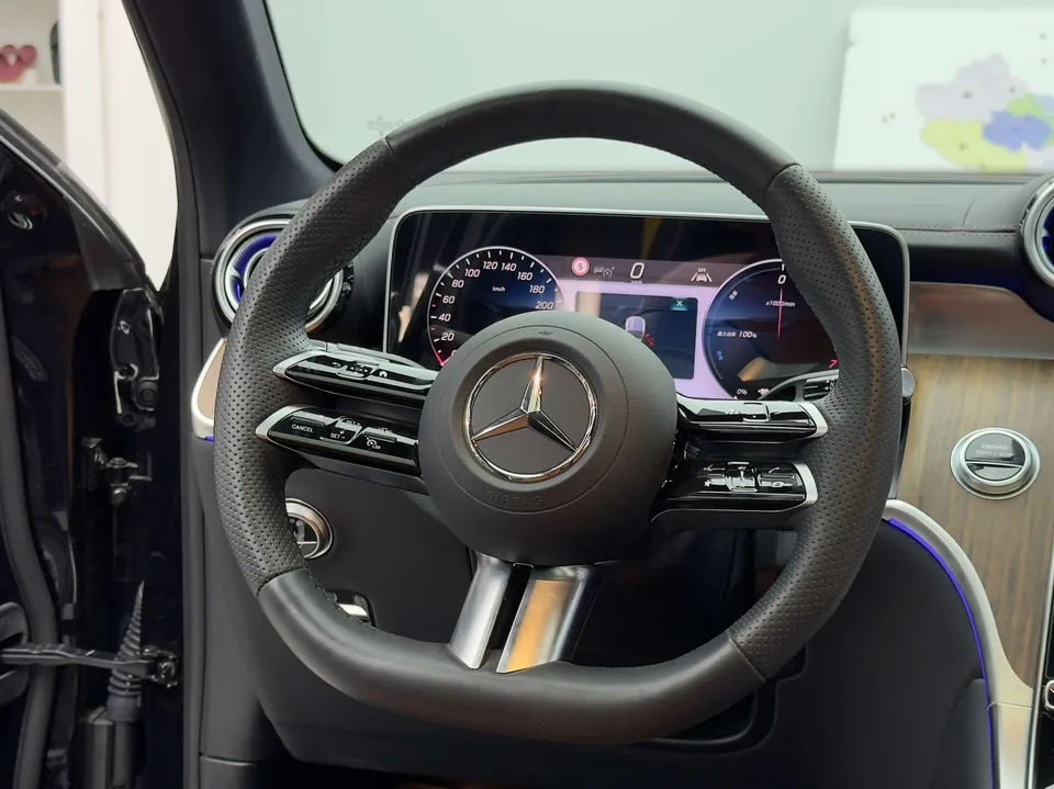 Mercedes-Benz GLC PHEV Mercedes-Benz GLC PHEV 2025 GLC 350 e L 4MATIC Collector's Edition 2025 — thumbnail 4