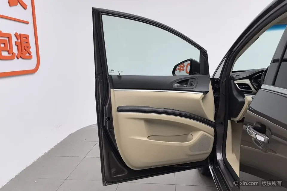 Buick GL8 Land Business Class 2.0T Luxury Edition 2024 — миниатюра 5