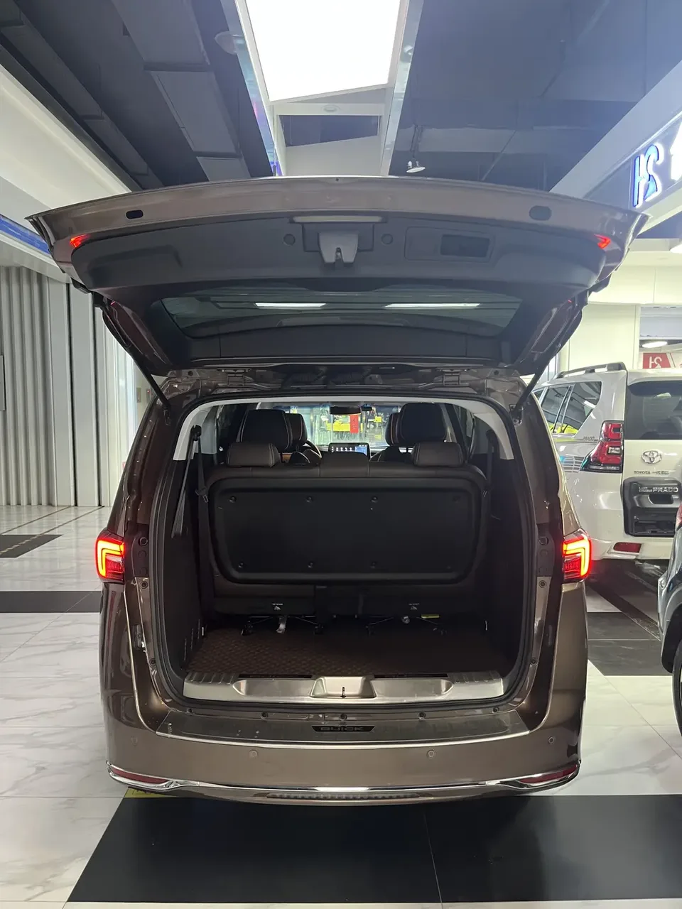 Buick GL8 Buick GL8 2022 Land Business Class 652T Luxury Edition 2022 — миниатюра 4
