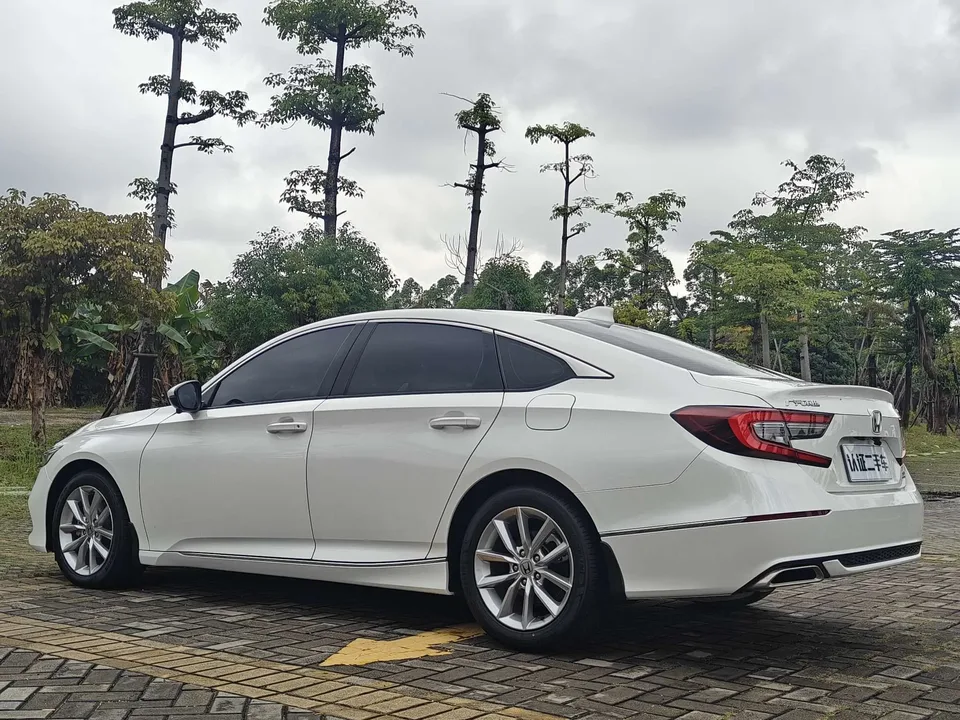 Honda Accord Accord 2022 260TURBO Deluxe Edition 2022 — миниатюра 2