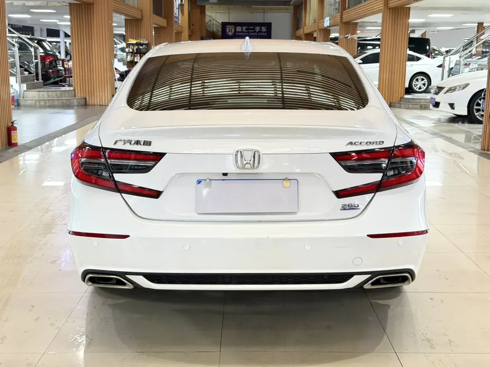 Honda Accord Accord 2022 260TURBO Deluxe Edition 2022 — миниатюра 2