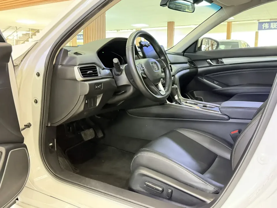 Honda Accord Accord 2022 260TURBO Deluxe Edition 2022 — миниатюра 4