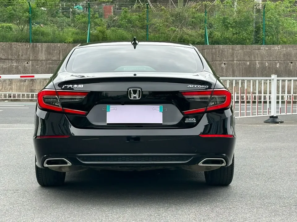 Honda Accord Accord 2022 260TURBO Deluxe Edition 2022 — миниатюра 2