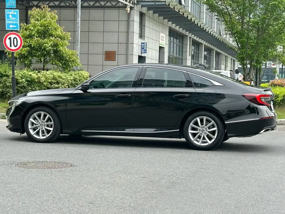 Honda Accord Accord 2022 260TURBO Deluxe Edition 2022 — миниатюра 4