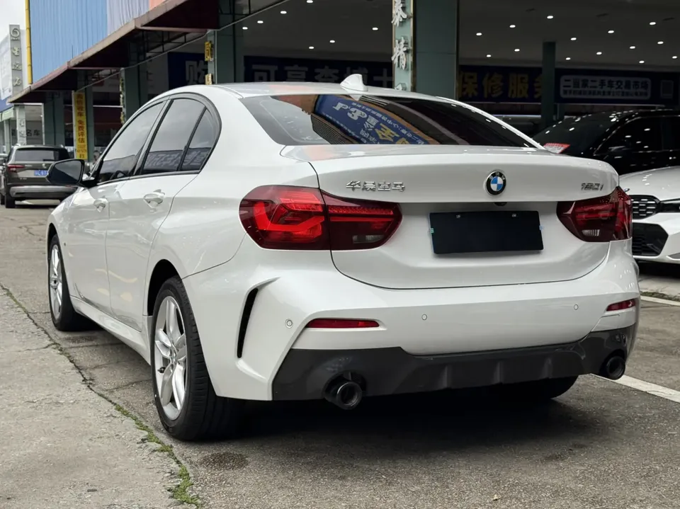 BMW 1 Series BMW 1 Series 2023 120i M Sport Night Edition 2023 — миниатюра 2