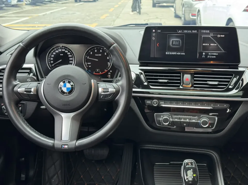 BMW 1 Series BMW 1 Series 2023 120i M Sport Night Edition 2023 — миниатюра 5