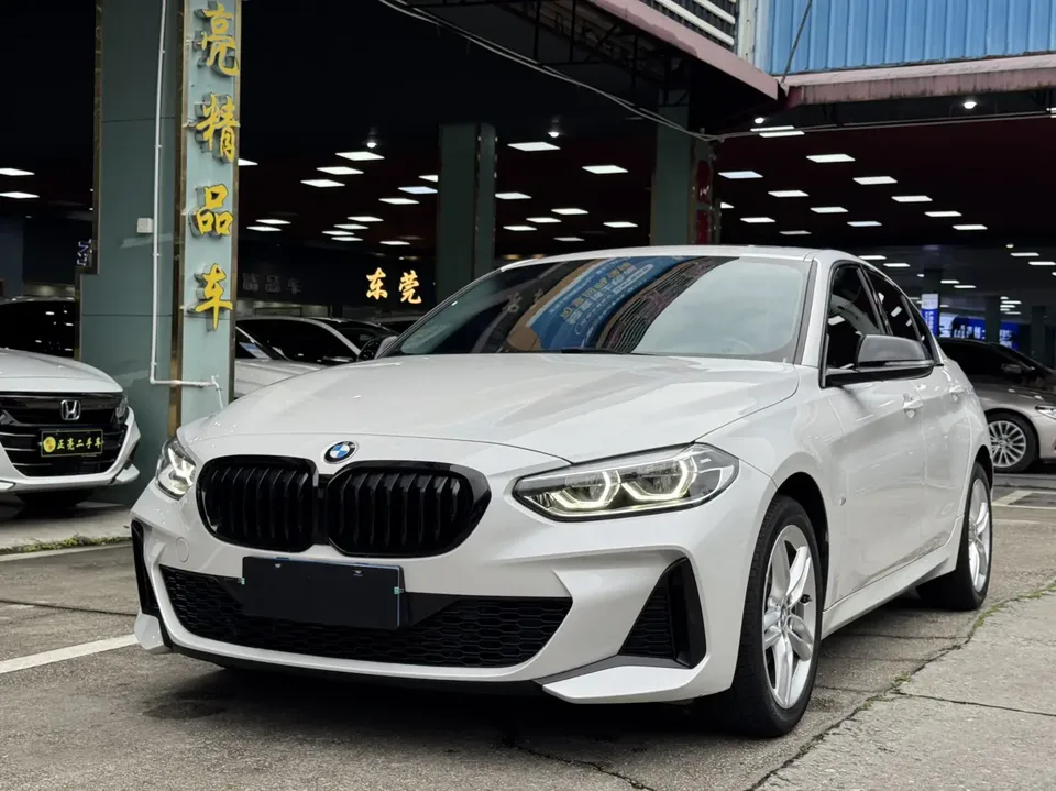 BMW 1 Series BMW 1 Series 2023 120i M Sport Night Edition 2023 — фото 1, купить с доставкой в Москву