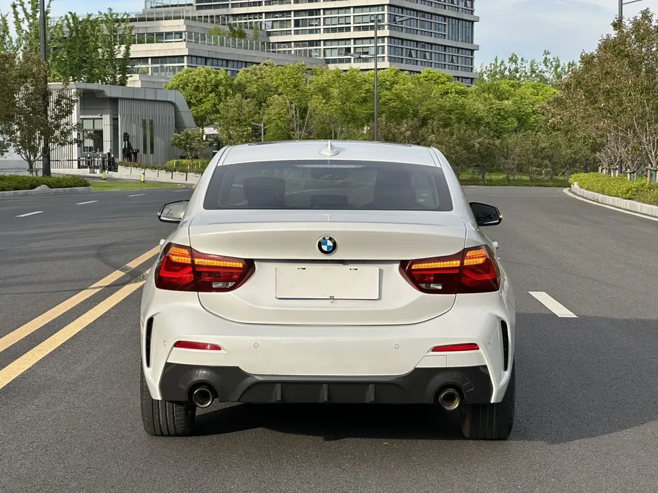 BMW 1 Series BMW 1 Series 2023 120i M Sport Night Edition 2023 — миниатюра 2