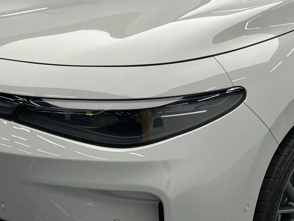 Leapmotor Zero running C10 Extended Range 210 Intelligent Edition 2024 — миниатюра 3