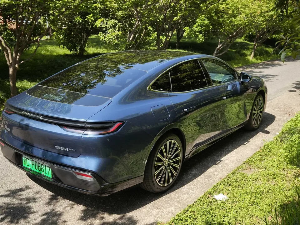 Geely Galaxy Star 8 PHEV 130km EM-i Premium Edition 2025 — миниатюра 4