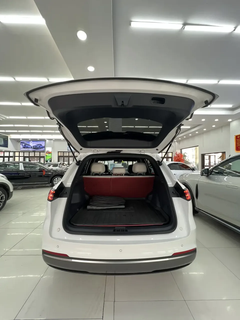 Geely Galaxy Starship 7 EM-i Galaxy Starship 7 EM-i 2025 120KM Pilot Edition 2025 — миниатюра 2