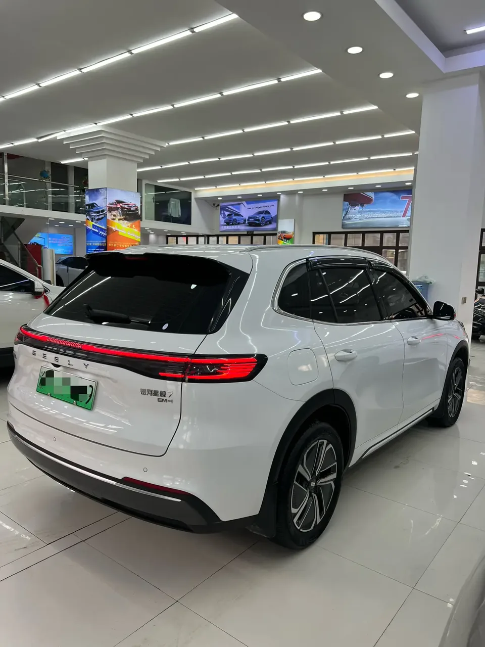 Geely Galaxy Starship 7 EM-i Galaxy Starship 7 EM-i 2025 120KM Pilot Edition 2025 — миниатюра 4