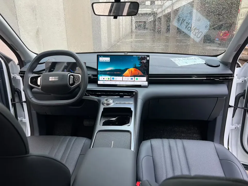Geely Galaxy E5 Galaxy E5 2024 530km Business Edition 2026 — миниатюра 2