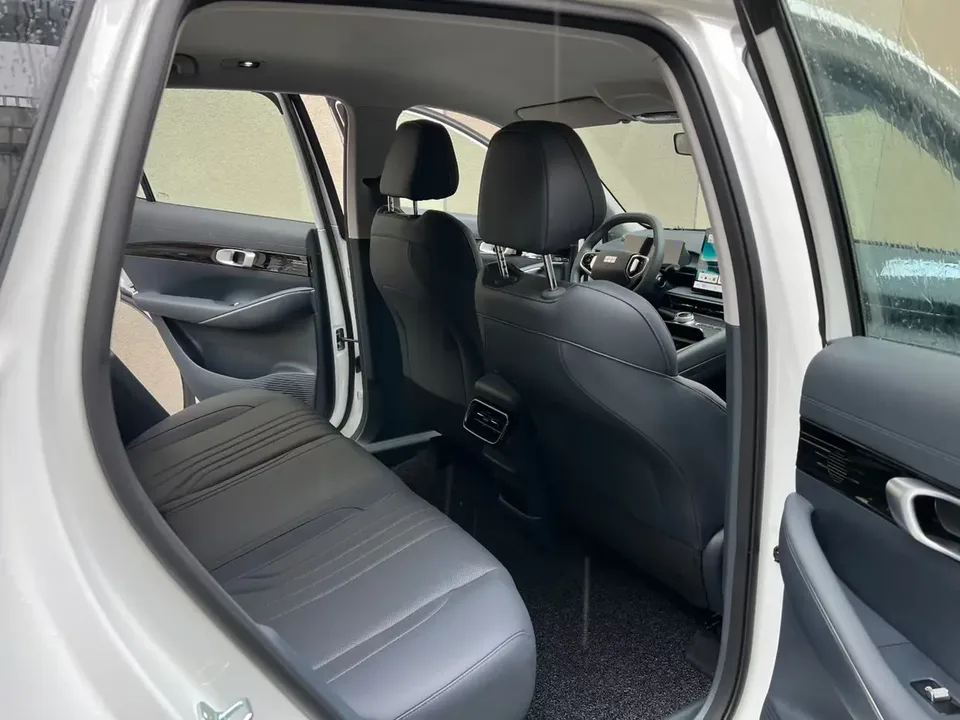 Geely Galaxy E5 Galaxy E5 2024 530km Business Edition 2026 — миниатюра 3