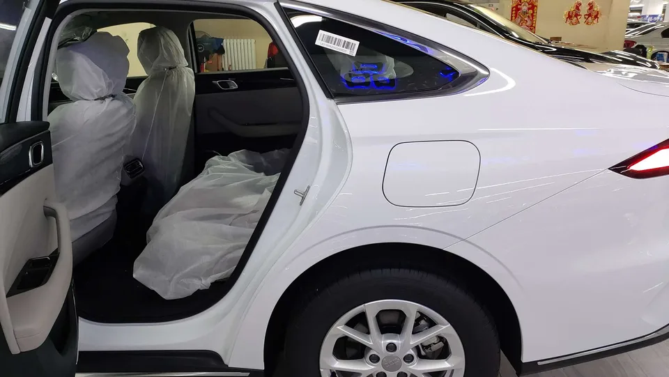 Geely Galaxy Star 6 Galaxy Star 6 2026 Model 125km Long Range Edition 2026 — миниатюра 3