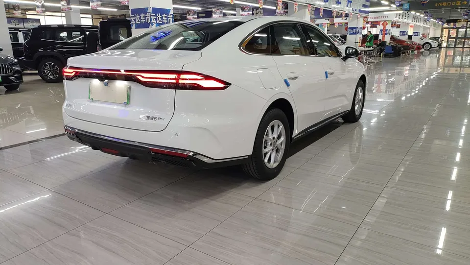 Geely Galaxy Star 6 Galaxy Star 6 2026 Model 125km Long Range Edition 2026 — миниатюра 4