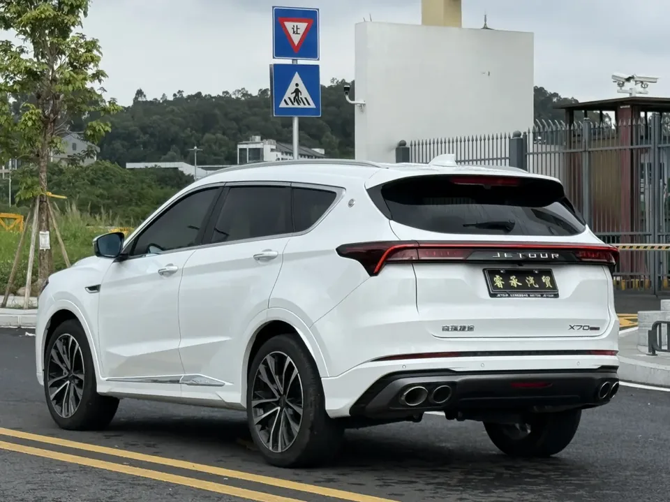Jetour Jietu X70 PLUS 1.6T DCT Pro 7-seater 2022 — миниатюра 2