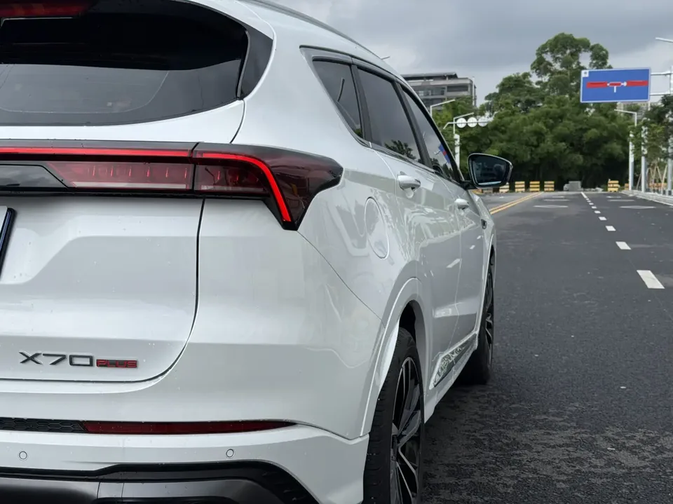 Jetour Jietu X70 PLUS 1.6T DCT Pro 7-seater 2022 — миниатюра 3
