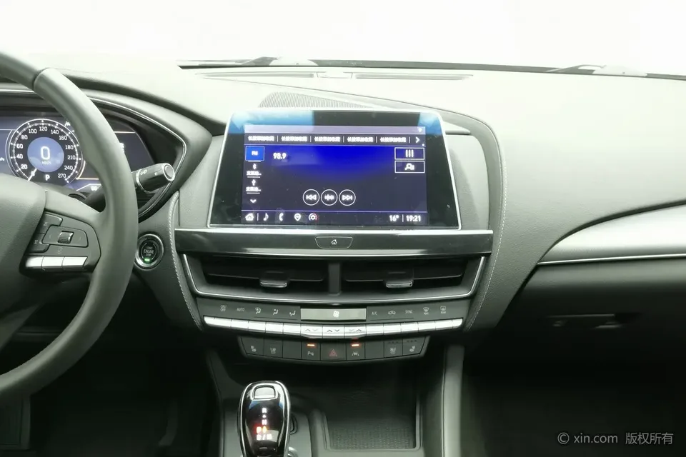 Cadillac CT5 28T Luxury Standard Edition 2023 — миниатюра 3