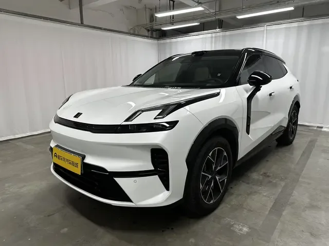 Lynk & Co 08 EM-P 2025