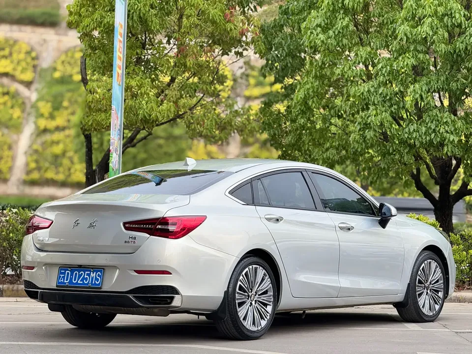 Hongqi H5 classic Hongqi H5 Classic 2022 1.5T DCT Flag Rhyme Edition 2022 — миниатюра 2