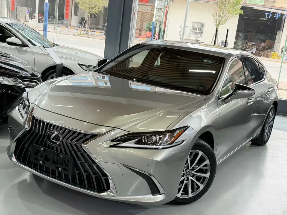 Lexus ES 2022