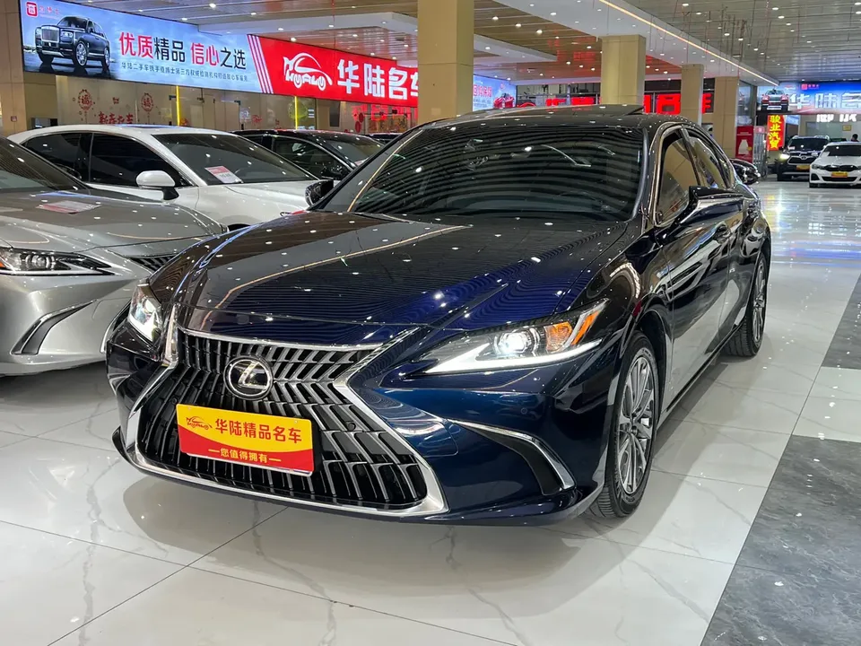 Lexus ES 2023