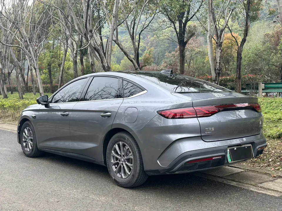 BYD Qin L DM Intelligent Driving Edition DM-i 80KM Beyond Edition 2025 — миниатюра 2