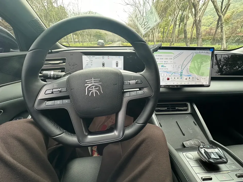 BYD Qin L DM Intelligent Driving Edition DM-i 80KM Beyond Edition 2025 — миниатюра 4