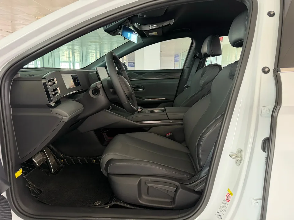 BYD Qin L DM DM-i 80KM Leading Model 2024 — миниатюра 5