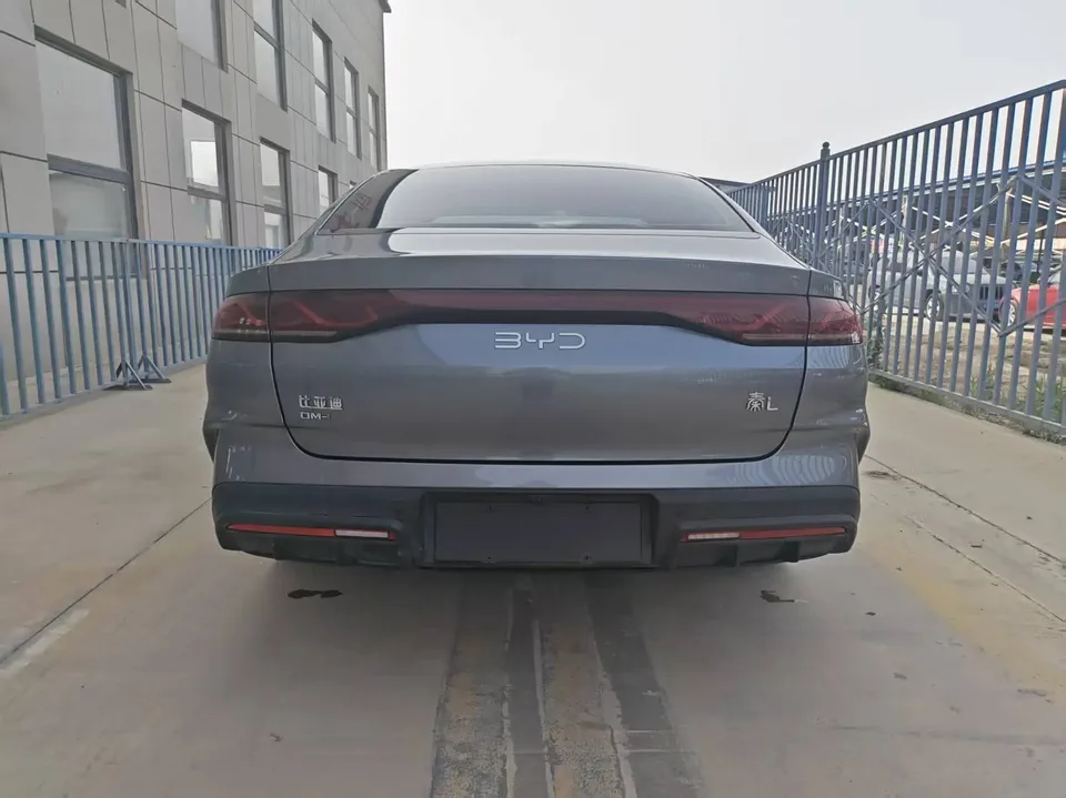 BYD Qin L DM DM-i 120KM Leading Model 2025 — миниатюра 2