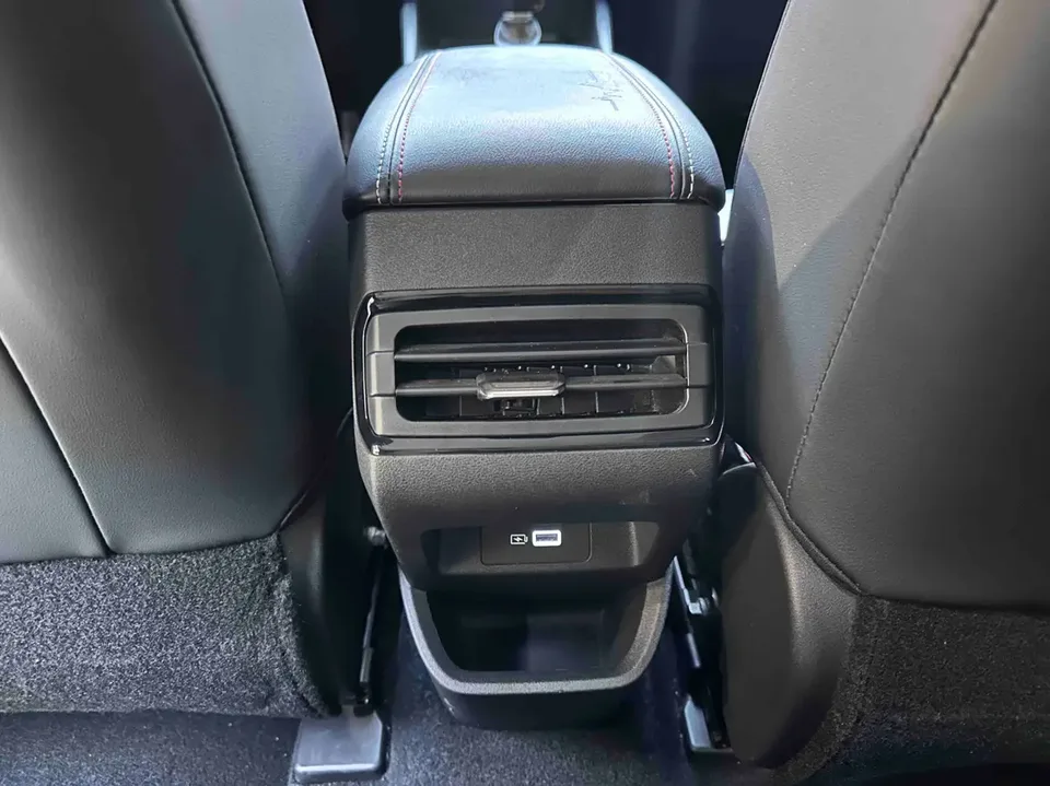 Geely Emgrand S 1.4T CVT Premium Edition 2022 — миниатюра 3