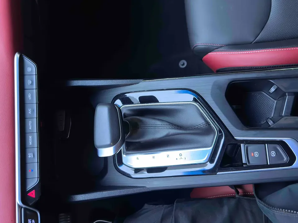 Geely Emgrand S 1.4T CVT Premium Edition 2022 — миниатюра 4