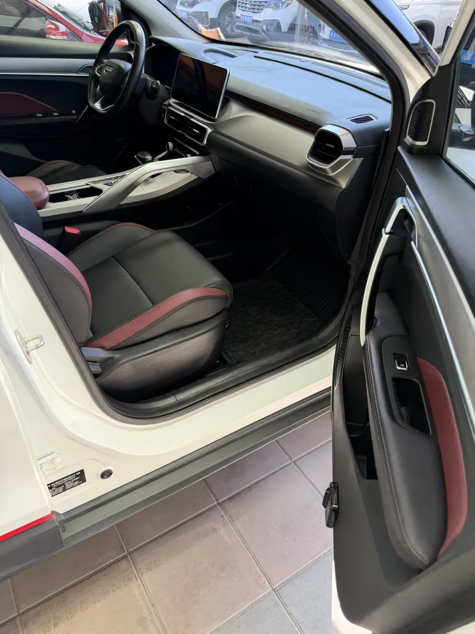 Geely Coolray SX11 240T DCT Platinum Edition 2022 — миниатюра 3