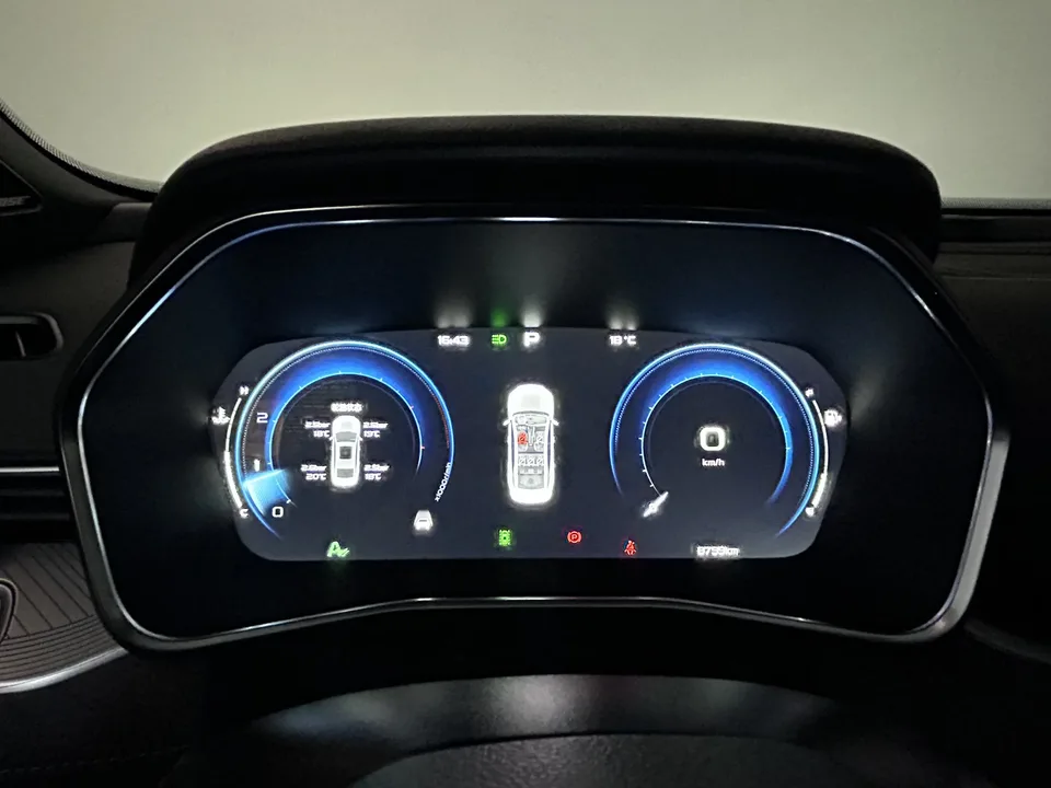 Geely Xing Rui Xingrui 2023 2.0T only available in green version 2023 — миниатюра 4