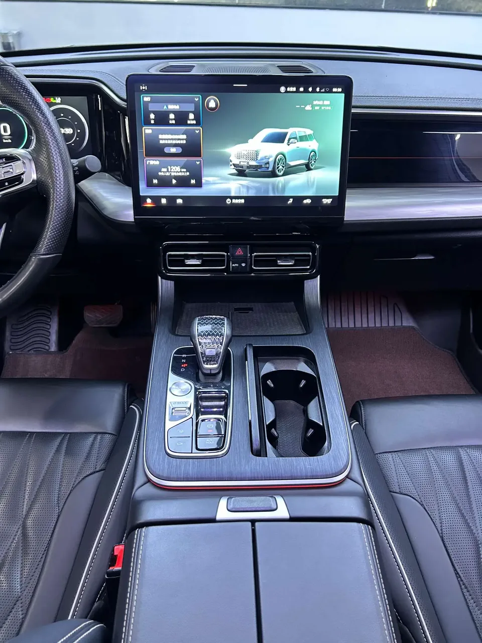GAC Trumpchi GS8 Trumpchi GS8 2022 Pilot Series 2.0TGDI 2WD Premium Edition 7 Seaters 2023 — миниатюра 3