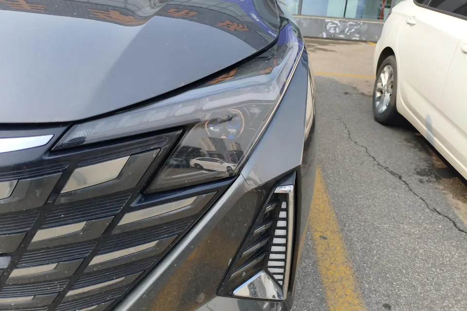 Changan UNI-Z PHEV Blue Whale iDD 125KM Beyond Edition 2024 — миниатюра 2