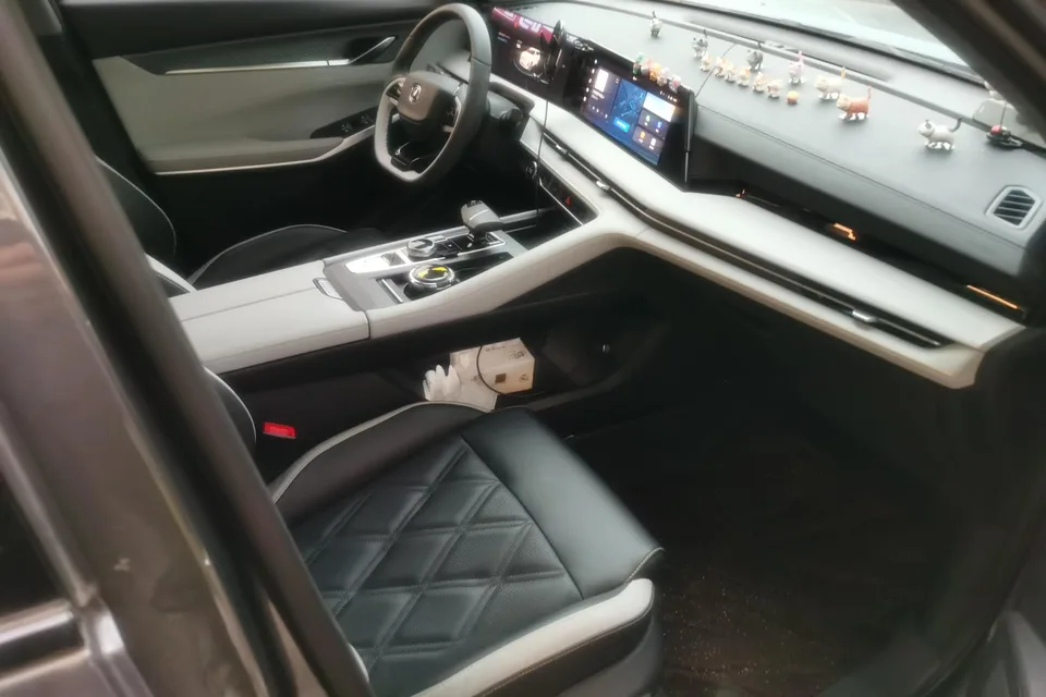 Changan CS75PLUS third generation 1.5T automatic premium model 2023 — миниатюра 3