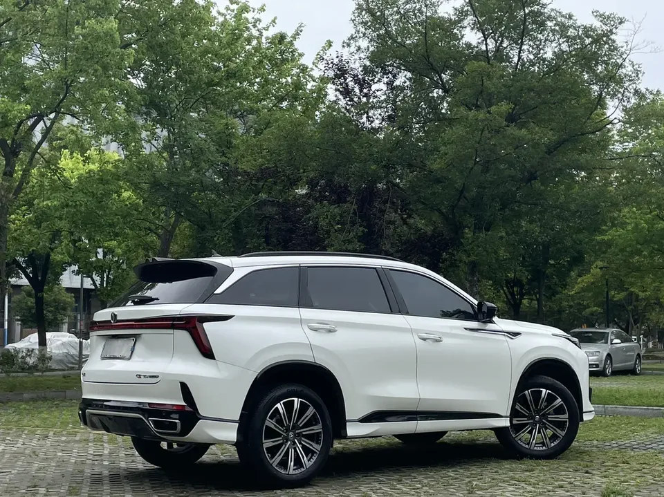 Changan CS75PLUS third generation champion version 1.5T automatic intelligent driving dynamic navigation model 2024 — миниатюра 2