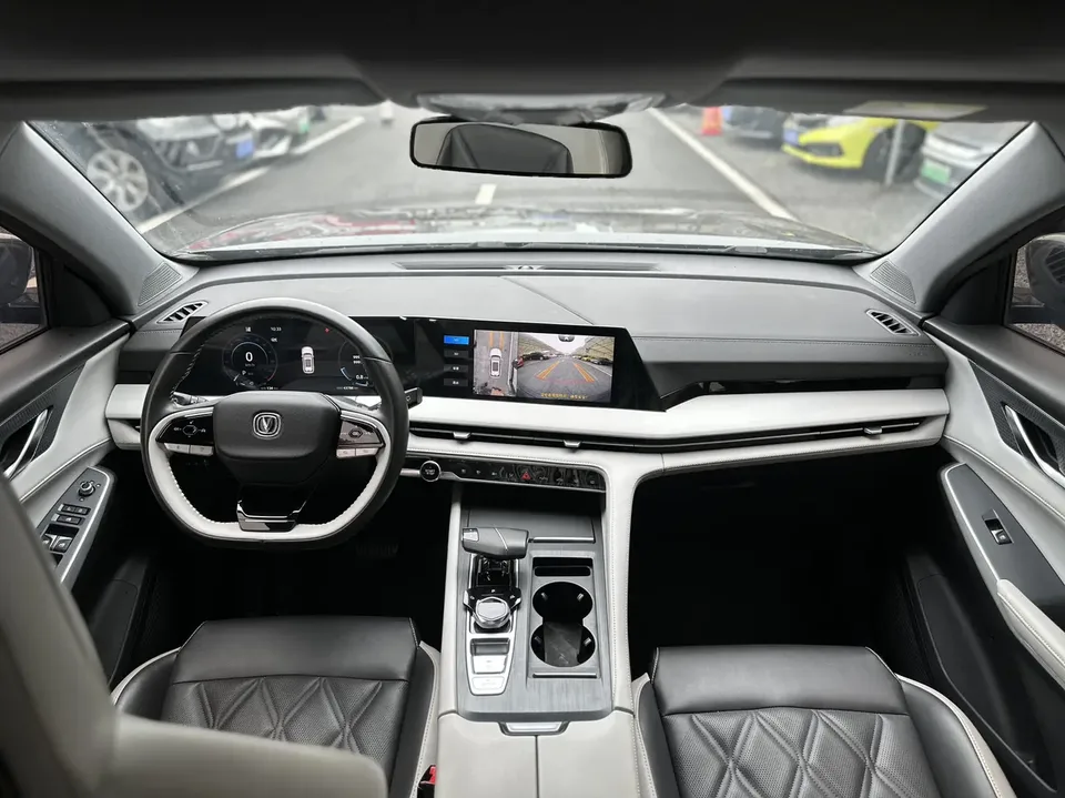 Changan CS75PLUS third generation 1.5T automatic premium model 2023 — миниатюра 4